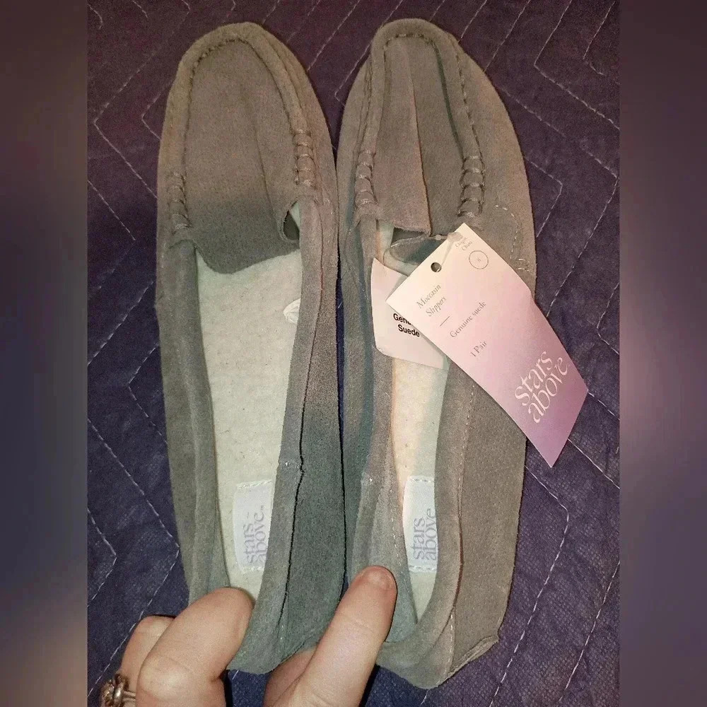 STARS ABOVE NWT Gray Christmas Winter Slip On Gift‎ moccasin slippers (#912)